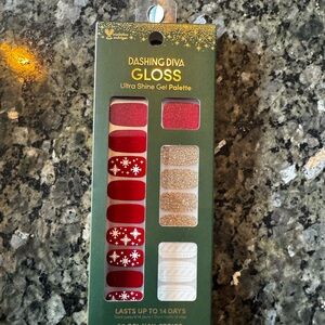 Dashing Diva Gloss Ultra Shine Gel Palette 33 nails strips.